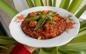 veganský segedínský guláš s hnědou rýží / veganské recepty