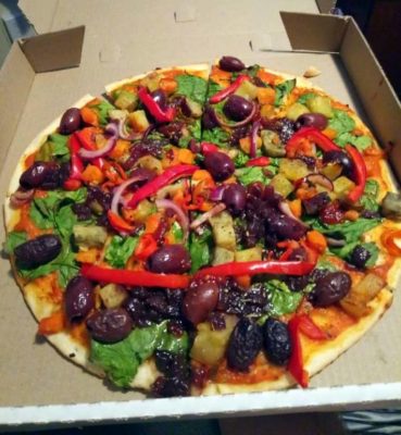 pepper tree restaurant / coromandel / novy zeland / vegan pizza